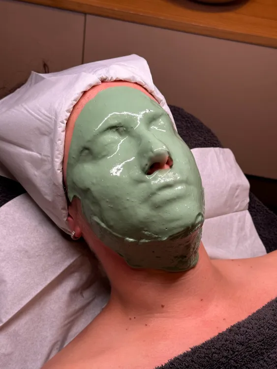 Holiday Glow Reset Treatment bij Puur Diana in Nuenen